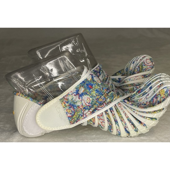 Vibram Shoes - NEW Vibram Furoshiki Women's XL 11.5-12.5 White Flower Wrapping Sole Yoga
